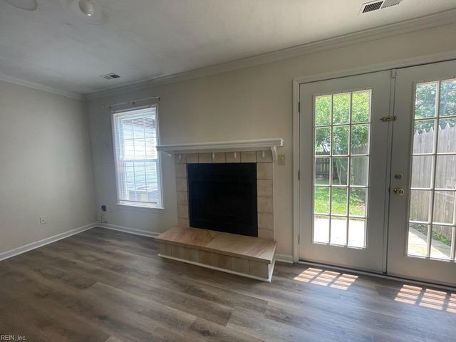 4613 Stonebridge LN, Virginia Beach, VA 23462
