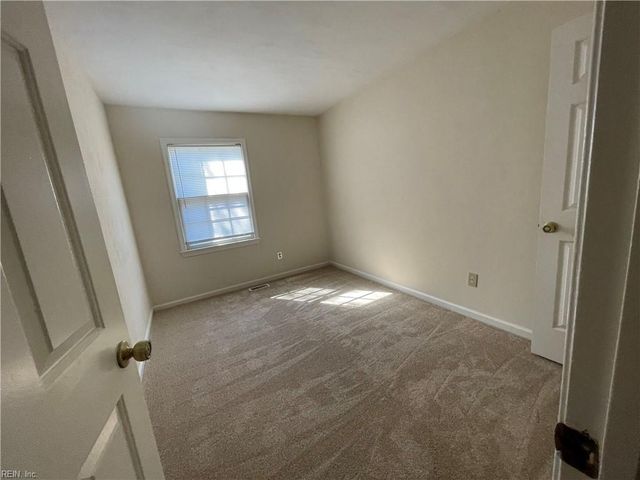 4613 Stonebridge LN, Virginia Beach, VA 23462
