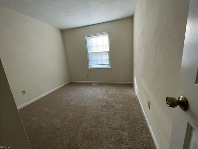 4613 Stonebridge LN, Virginia Beach, VA 23462