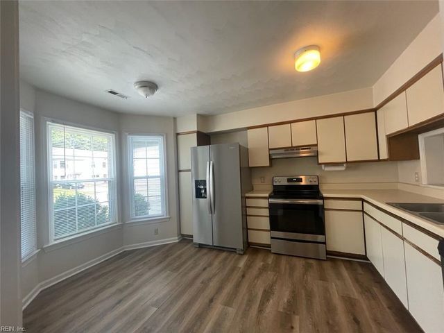 4613 Stonebridge LN, Virginia Beach, VA 23462