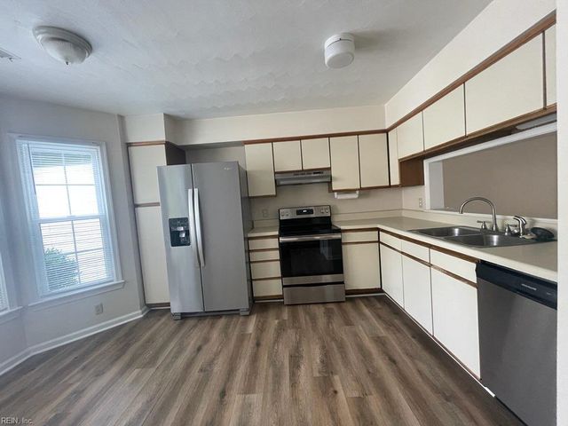 4613 Stonebridge LN, Virginia Beach, VA 23462