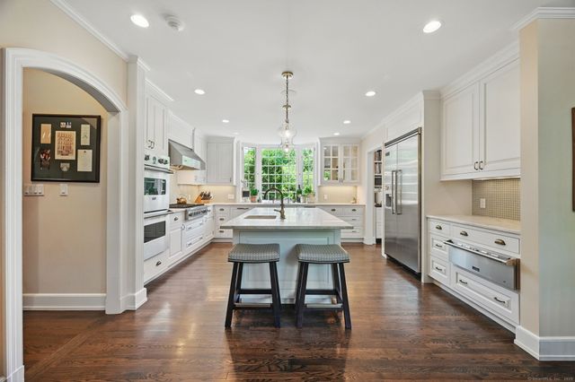 276 Greenley Road, New Canaan, CT 06840