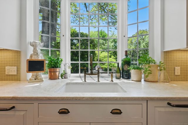 276 Greenley Road, New Canaan, CT 06840