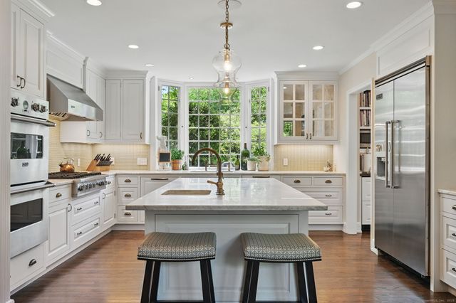 276 Greenley Road, New Canaan, CT 06840