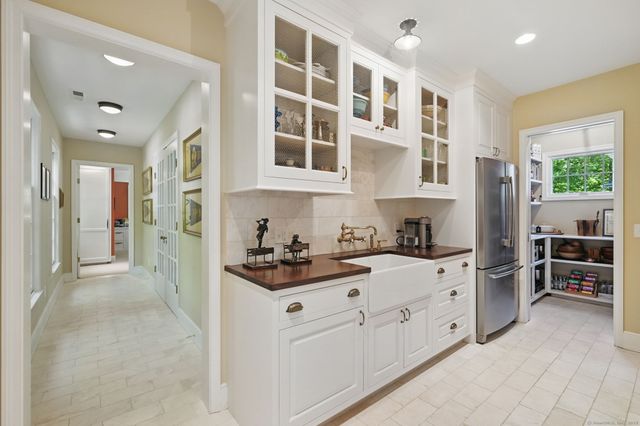 276 Greenley Road, New Canaan, CT 06840