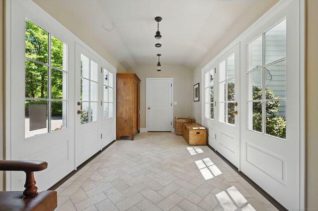 276 Greenley Road, New Canaan, CT 06840