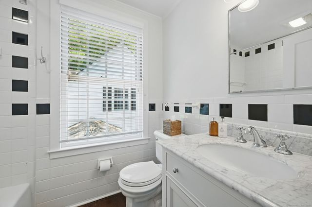 276 Greenley Road, New Canaan, CT 06840