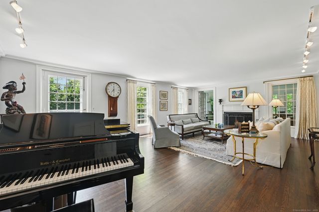 276 Greenley Road, New Canaan, CT 06840
