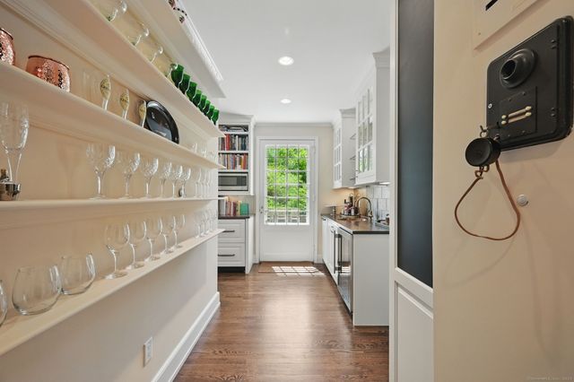 276 Greenley Road, New Canaan, CT 06840