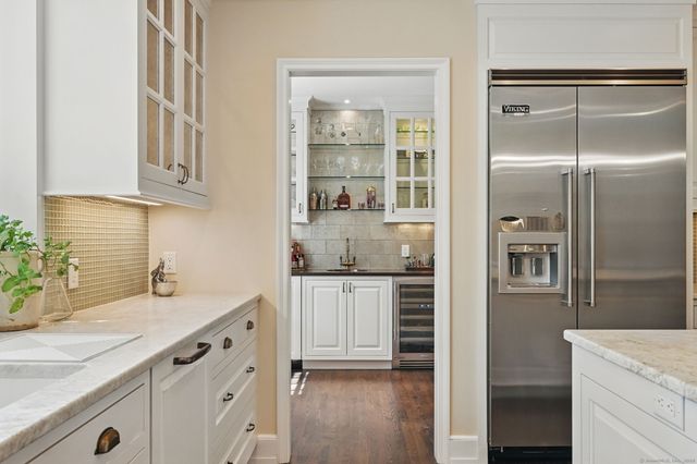 276 Greenley Road, New Canaan, CT 06840