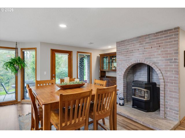 17525 S HOLLY Ln, Oregon City, OR 97045