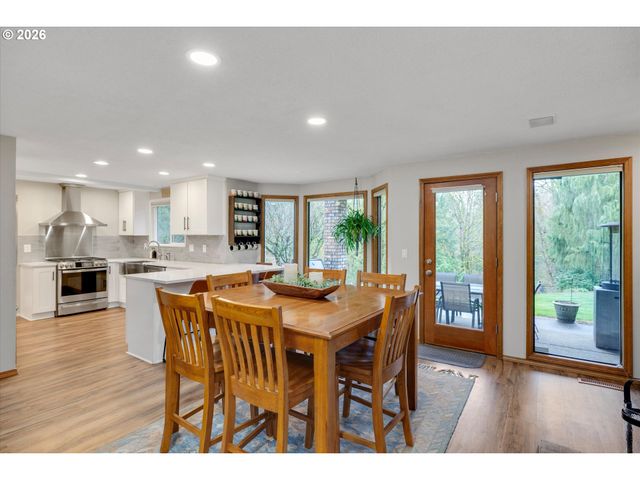 17525 S HOLLY Ln, Oregon City, OR 97045