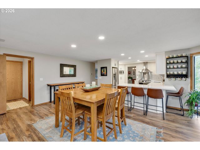 17525 S HOLLY Ln, Oregon City, OR 97045