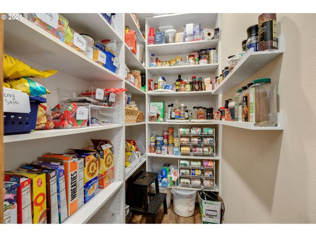 17525 S HOLLY Ln, Oregon City, OR 97045