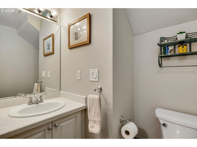 17525 S HOLLY Ln, Oregon City, OR 97045