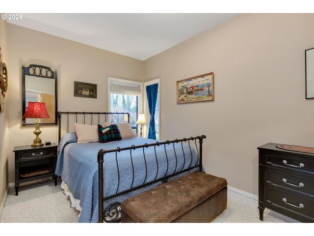 17525 S HOLLY Ln, Oregon City, OR 97045