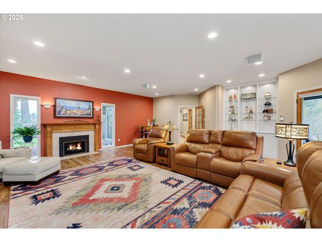 17525 S HOLLY Ln, Oregon City, OR 97045