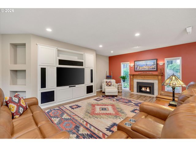 17525 S HOLLY Ln, Oregon City, OR 97045