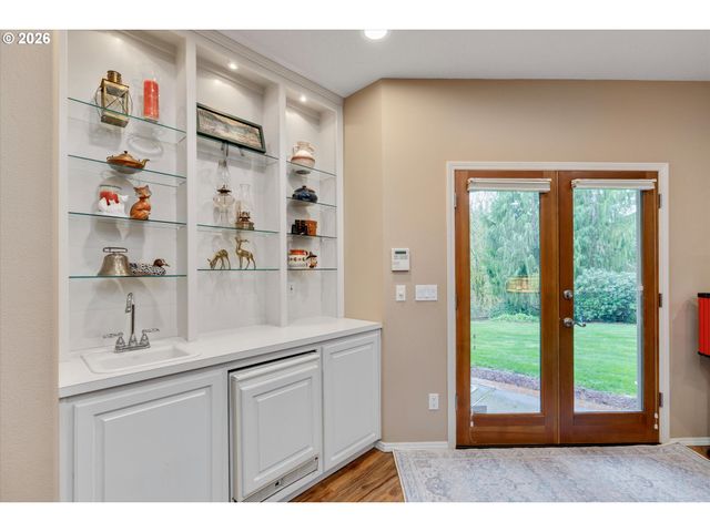 17525 S HOLLY Ln, Oregon City, OR 97045