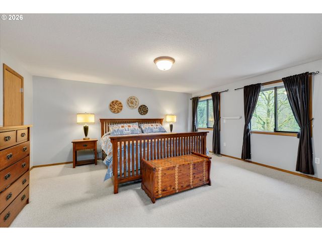 17525 S HOLLY Ln, Oregon City, OR 97045