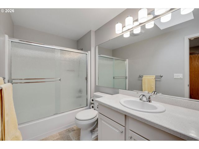 17525 S HOLLY Ln, Oregon City, OR 97045