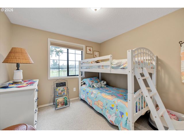 17525 S HOLLY Ln, Oregon City, OR 97045