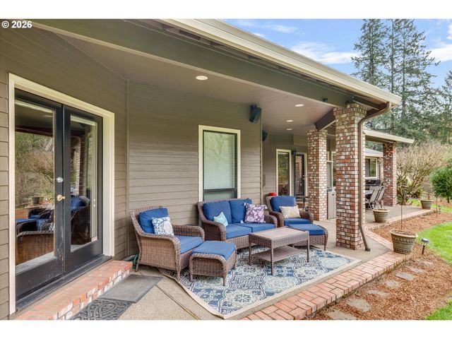 17525 S HOLLY Ln, Oregon City, OR 97045