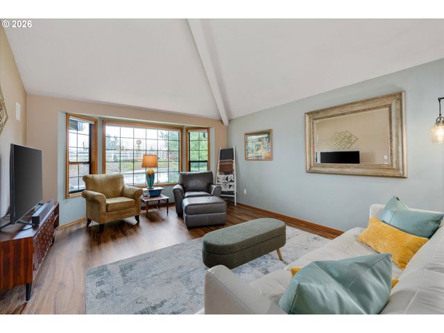 17525 S HOLLY Ln, Oregon City, OR 97045