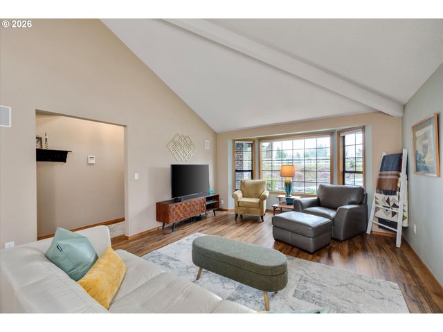 17525 S HOLLY Ln, Oregon City, OR 97045