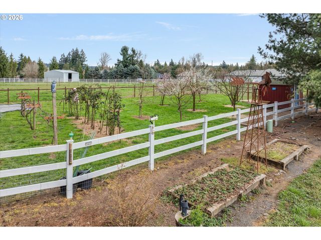 17525 S HOLLY Ln, Oregon City, OR 97045