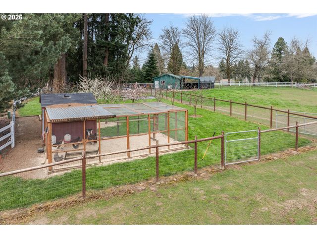 17525 S HOLLY Ln, Oregon City, OR 97045