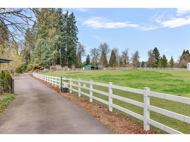 17525 S HOLLY Ln, Oregon City, OR 97045