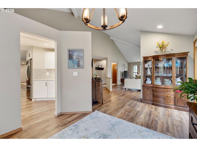 17525 S HOLLY Ln, Oregon City, OR 97045