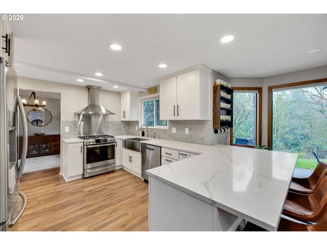 17525 S HOLLY Ln, Oregon City, OR 97045