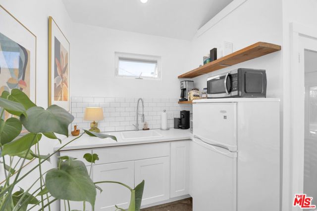 8333 Chase Avenue, Los Angeles, CA 90045