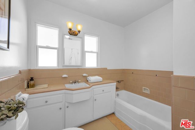 8333 Chase Avenue, Los Angeles, CA 90045