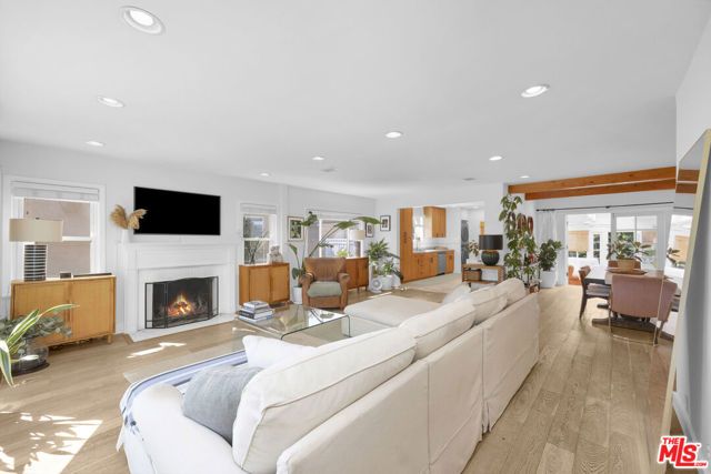 8333 Chase Avenue, Los Angeles, CA 90045