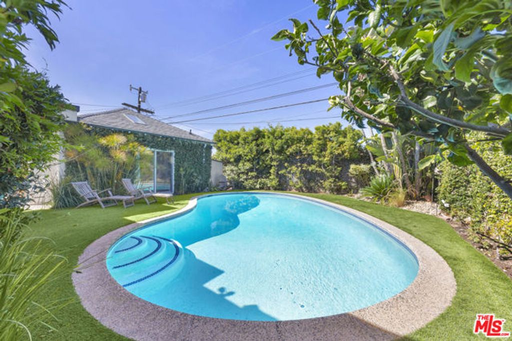 8333 Chase Avenue, Los Angeles, CA 90045