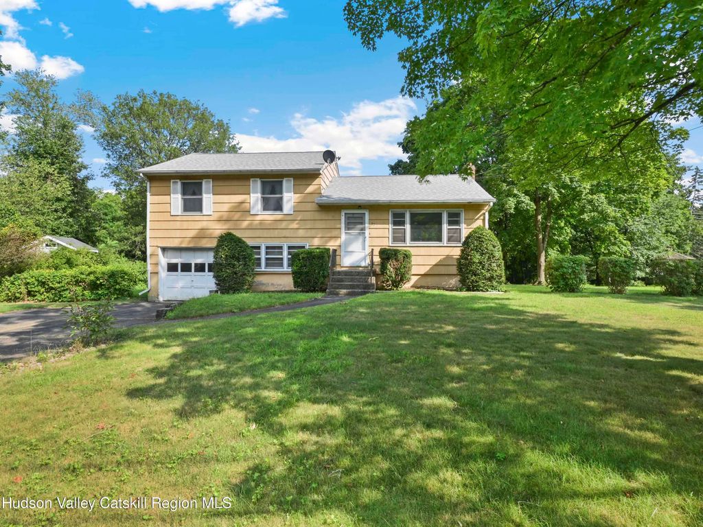 22 Apple Tree Drive, Rhinebeck, NY 12572