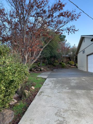 5616 Maya Rd, Kelseyville, CA 95451