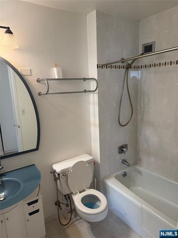 7000 Boulevard East 38 G, Guttenberg, NJ 07093