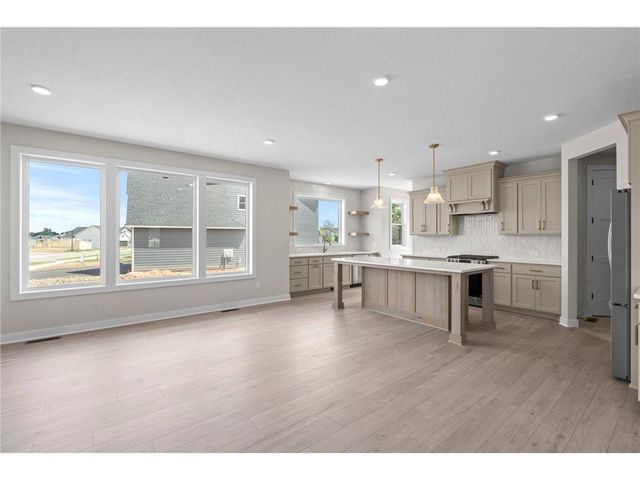 3779 Knightsbridge Lane N, Lake Elmo, MN 55042