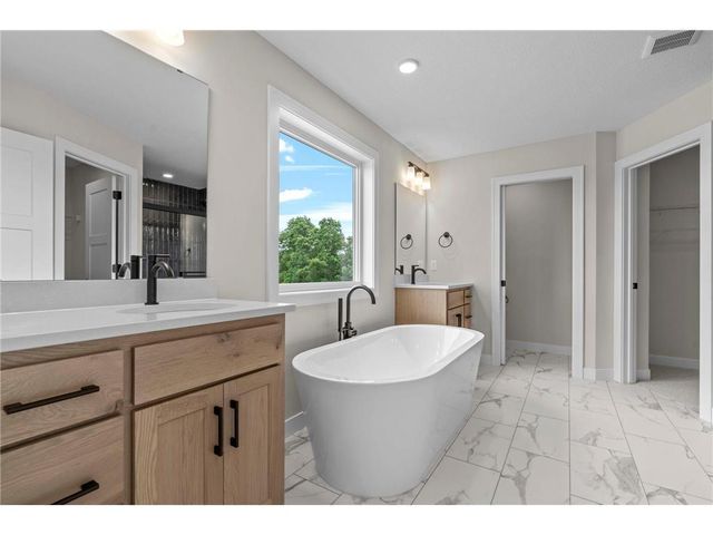3779 Knightsbridge Lane N, Lake Elmo, MN 55042
