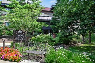 1409 Burr Oak Road 311A, Hinsdale, IL 60521