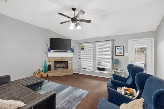 1012 Hidden View Court, Burleson, TX 76028