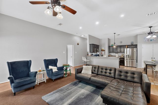 1012 Hidden View Court, Burleson, TX 76028