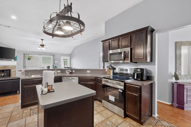 1012 Hidden View Court, Burleson, TX 76028