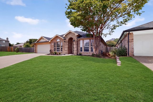 1012 Hidden View Court, Burleson, TX 76028