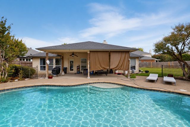 1012 Hidden View Court, Burleson, TX 76028