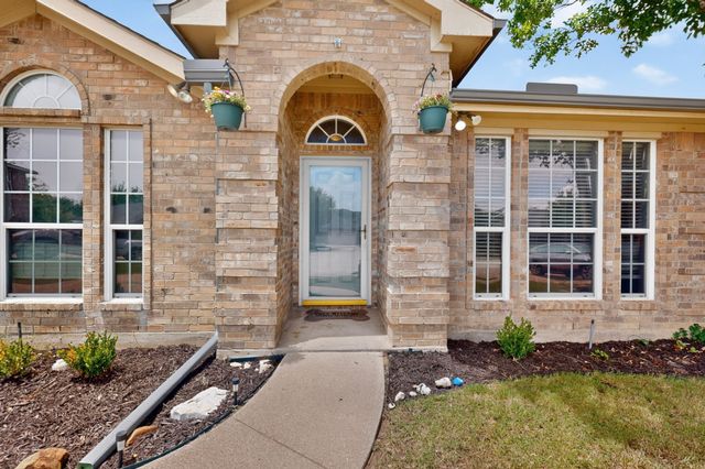 1012 Hidden View Court, Burleson, TX 76028